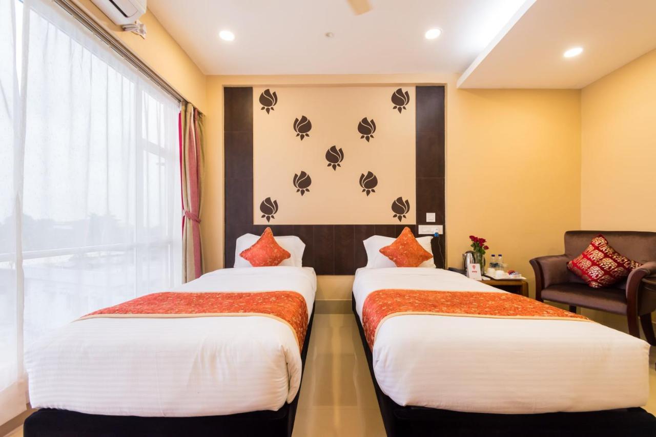 Oyo 9202 Hotel Central Courtyard Siliguri Exterior photo