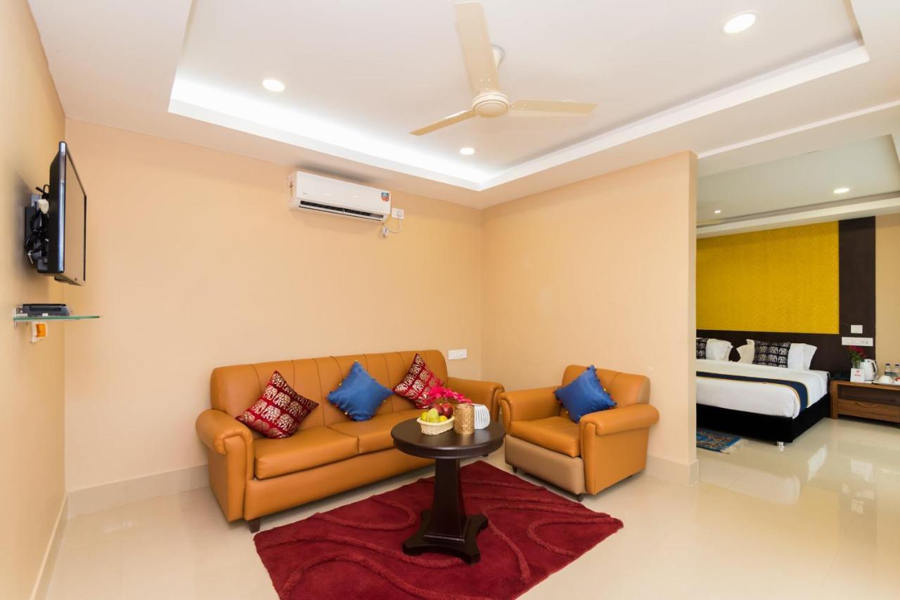 Oyo 9202 Hotel Central Courtyard Siliguri Exterior photo